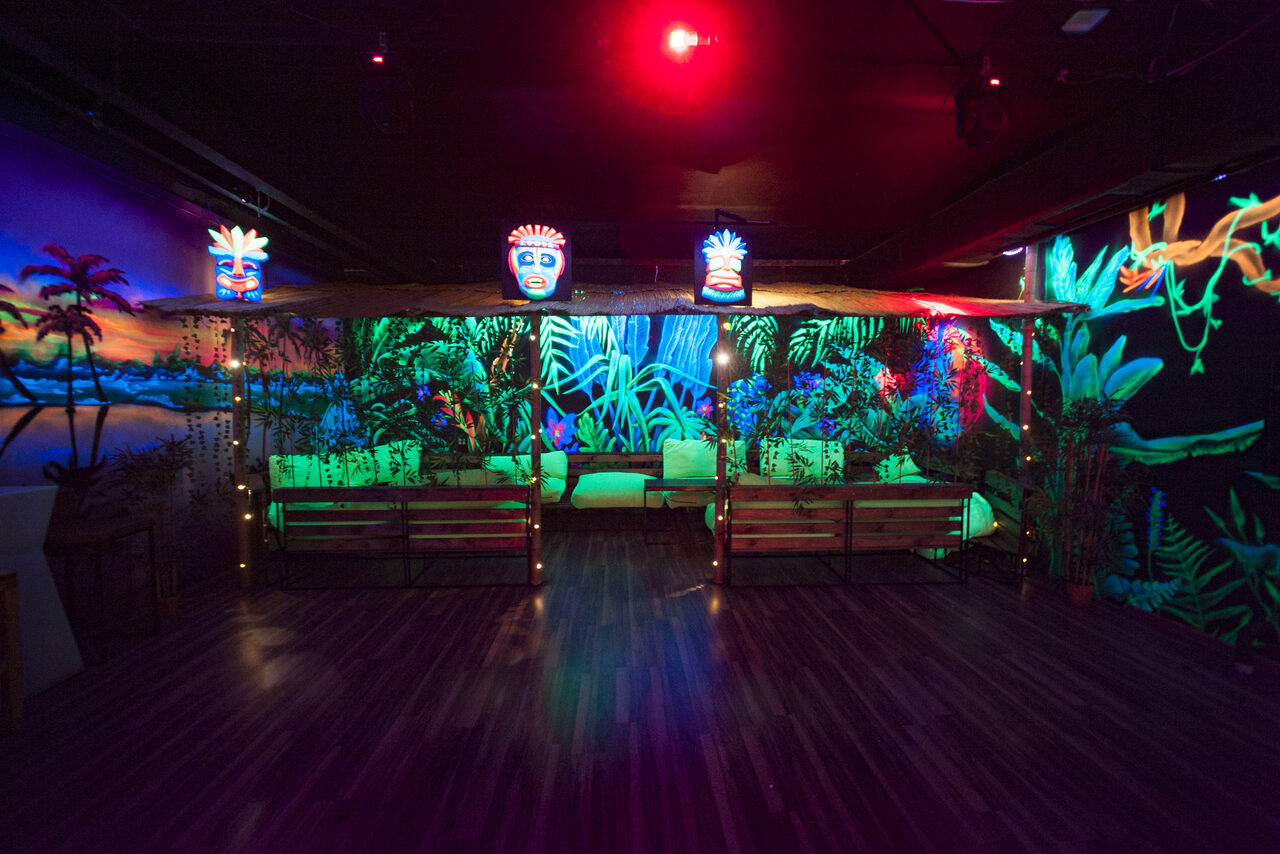 Арендовать Лаунж-бар в тропическом стиле