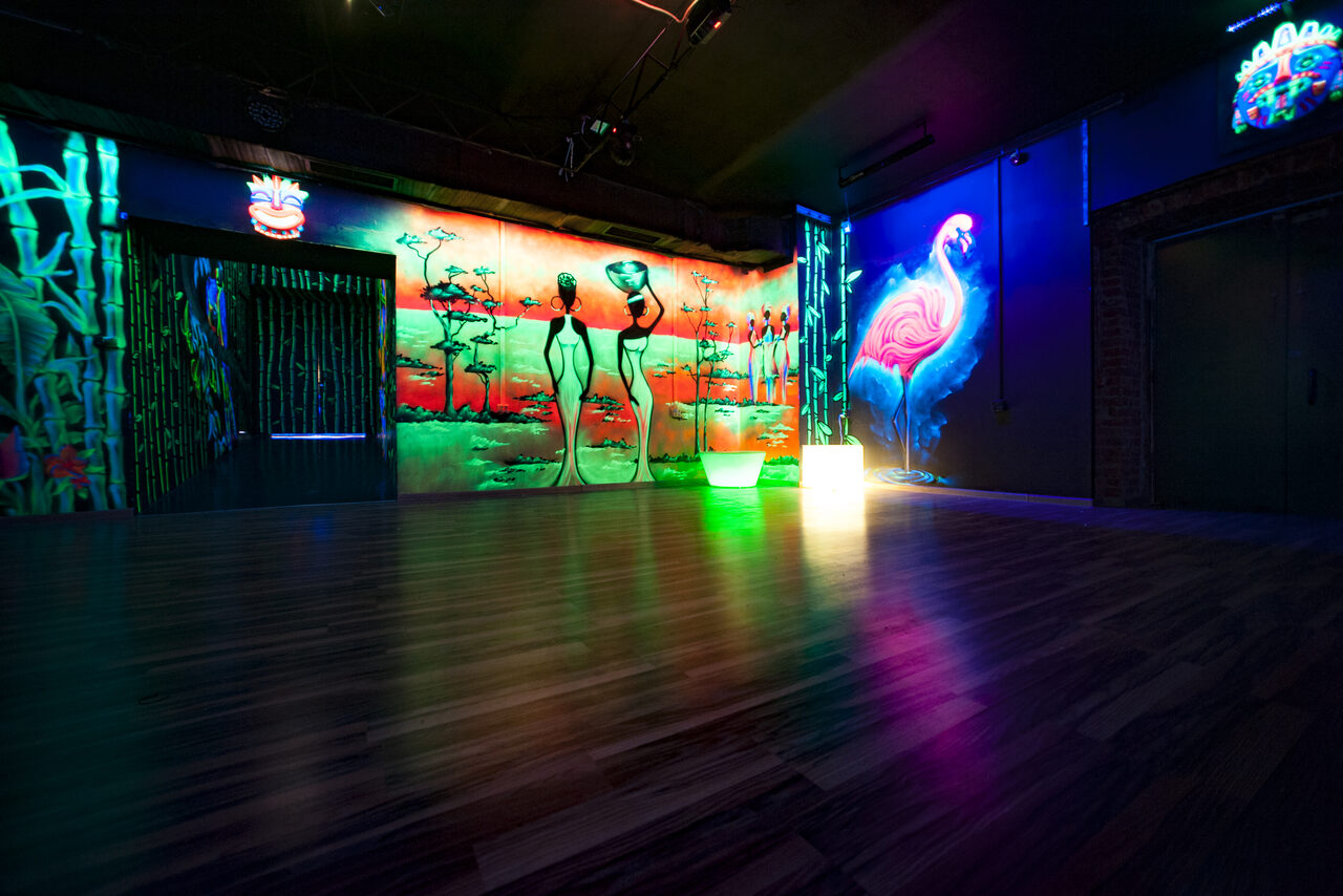 Арендовать Лаунж-бар в тропическом стиле