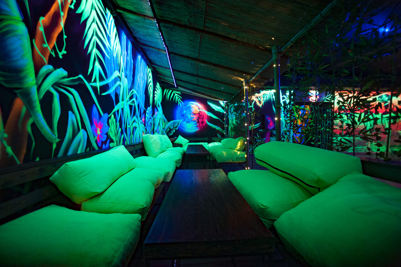 Арендовать Лаунж-бар в тропическом стиле