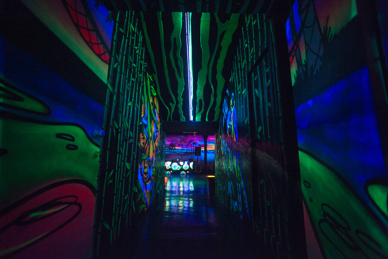 Арендовать Лаунж-бар в тропическом стиле