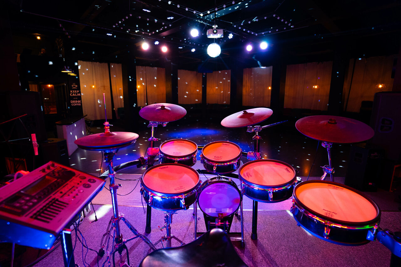 Арендовать Концертная площадка с панорамными окнами