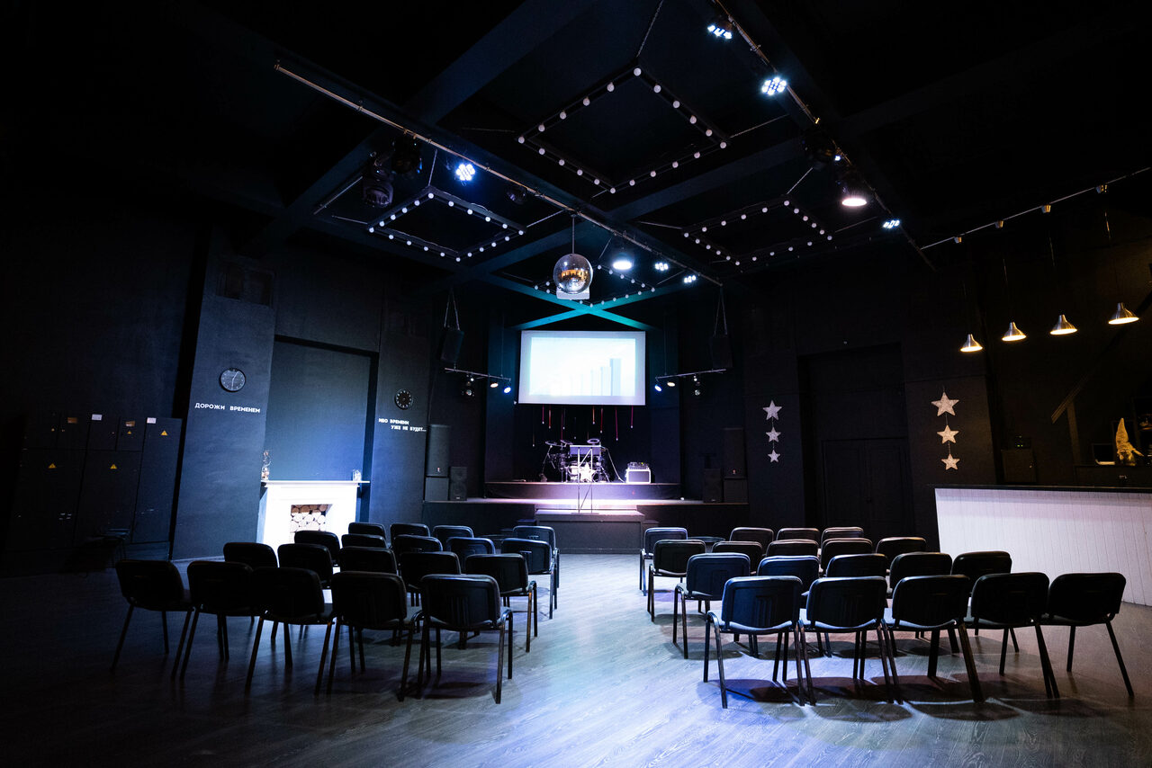 Арендовать Концертная площадка с панорамными окнами