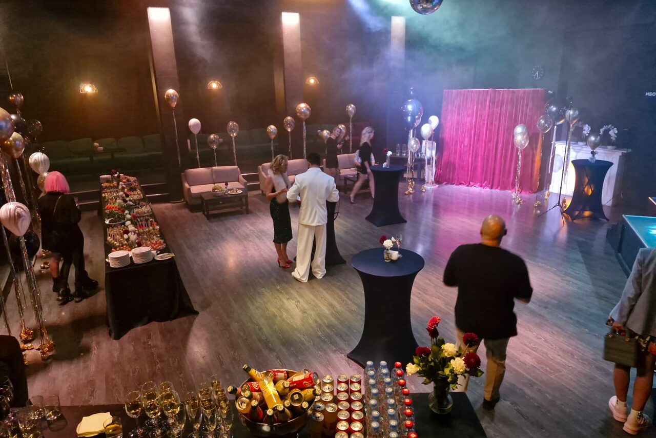 Арендовать Концертная площадка с панорамными окнами