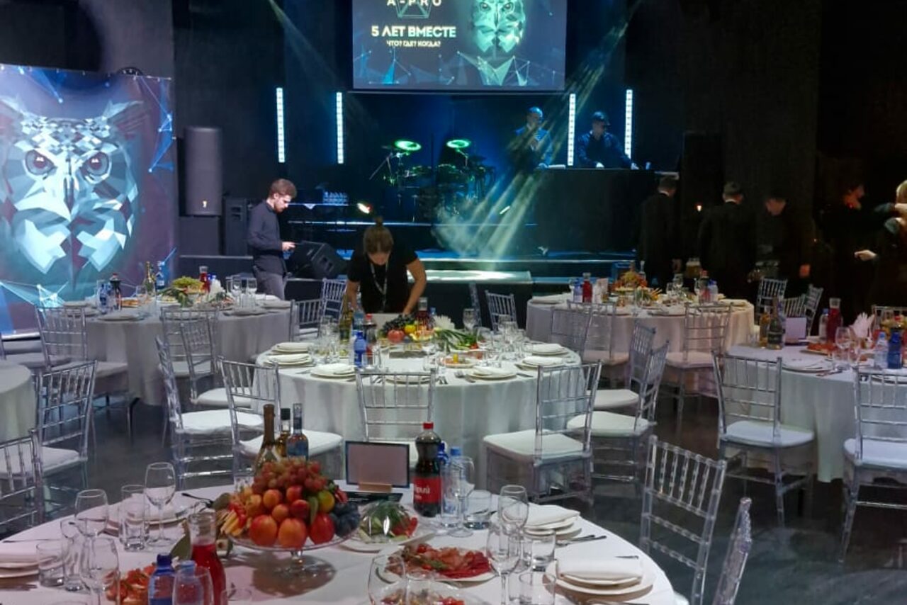 Арендовать Концертная площадка с панорамными окнами