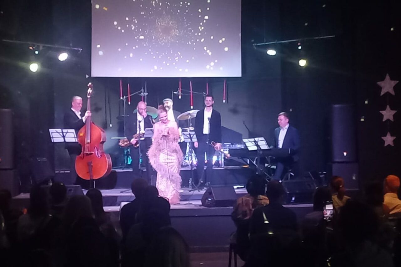 Арендовать Концертная площадка с панорамными окнами