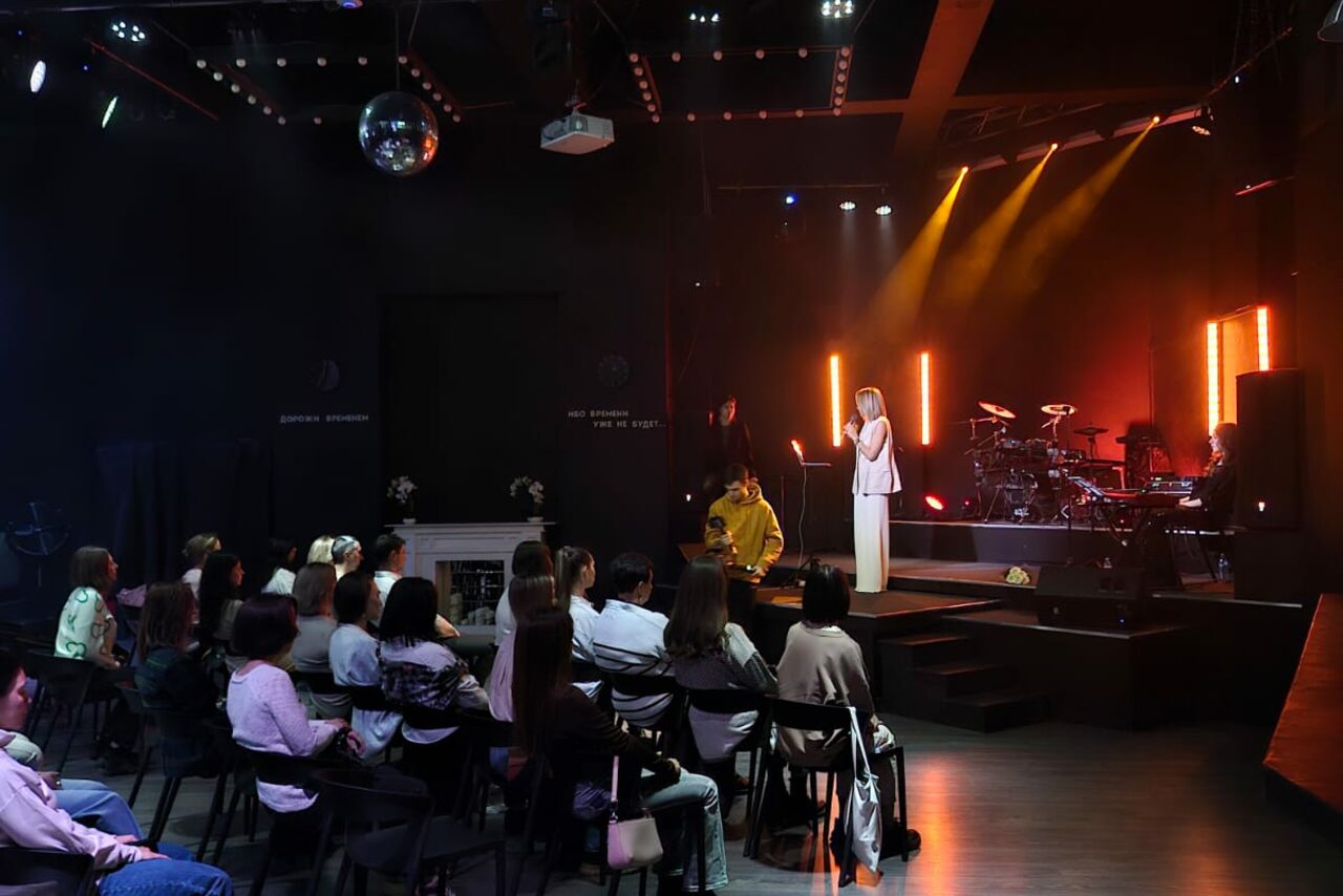 Арендовать Концертная площадка с панорамными окнами