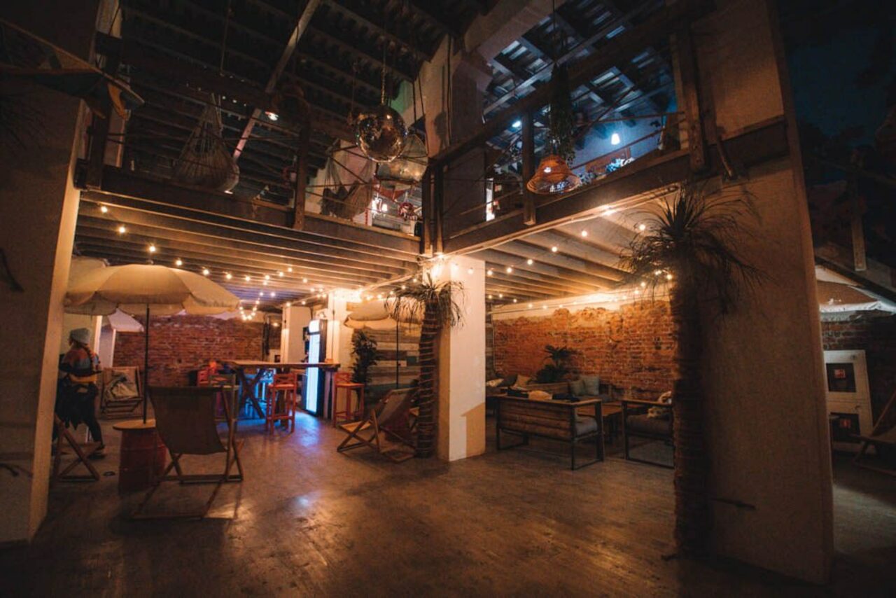 Арендовать Двухуровневый лофт в гавайском стиле с верандой