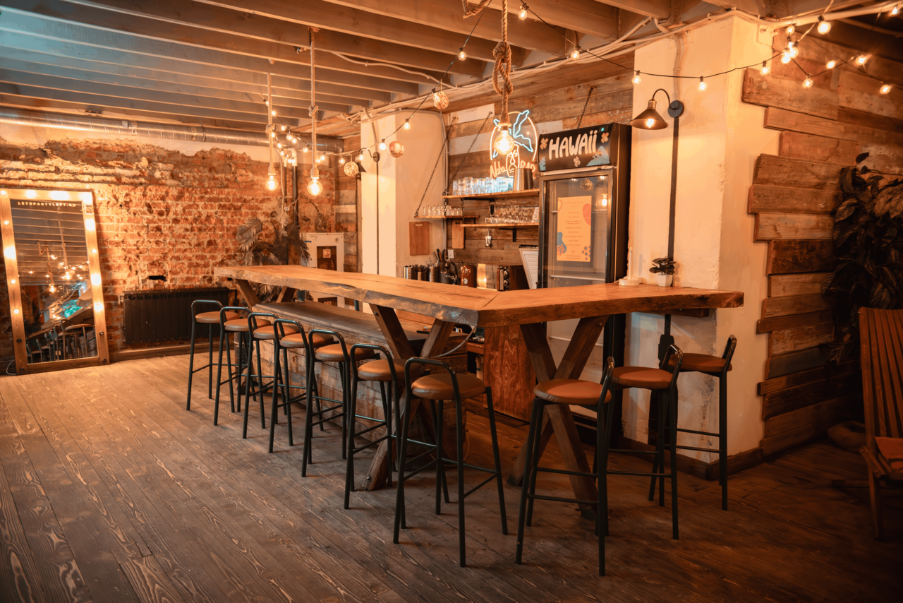 Арендовать Двухуровневый лофт в гавайском стиле с верандой