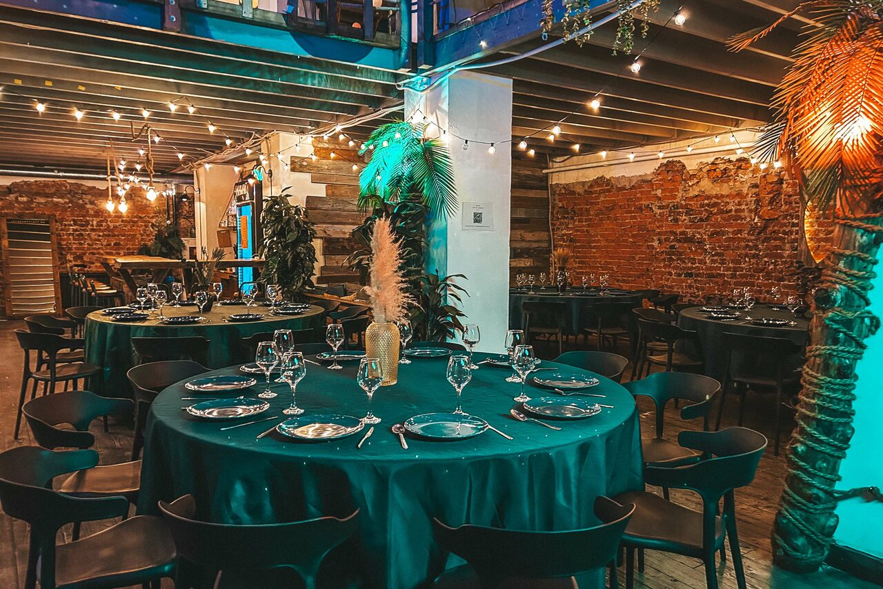 Арендовать Двухуровневый лофт в гавайском стиле с верандой