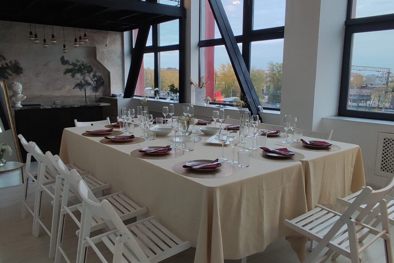 Арендовать Антуражная двухуровневая площадка