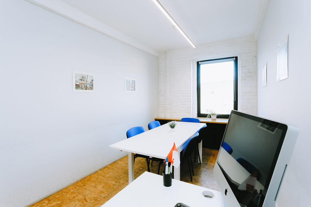 Арендовать Переговорная с круглым столом 