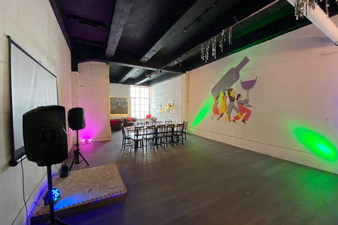 Арендовать Family. Белый лофт для мероприятий 