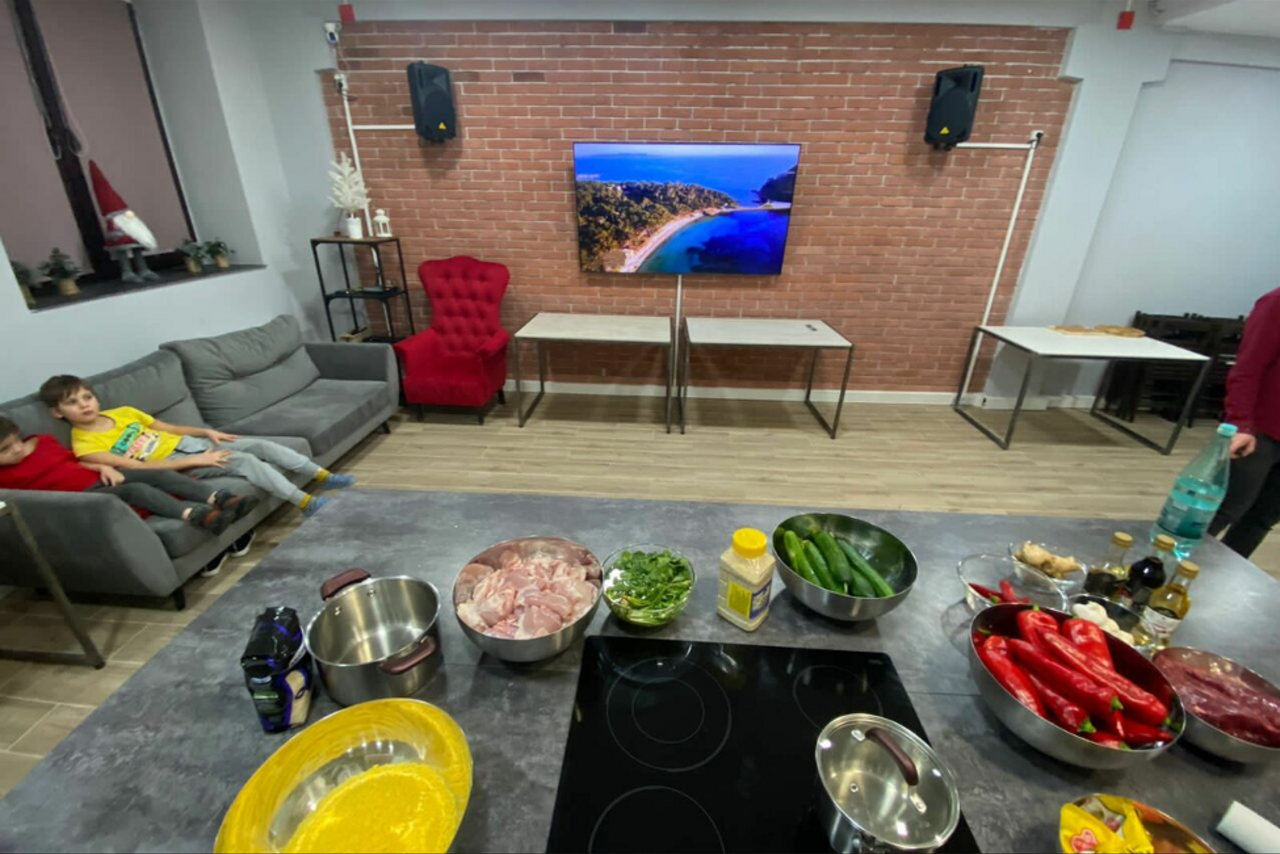 Арендовать Многофункциональный лофт-кухня с островком