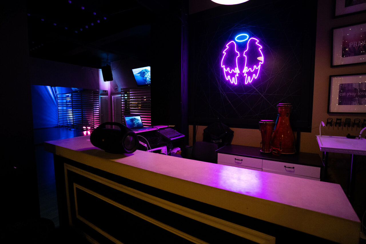 Арендовать Лофт с зеркальной стеной