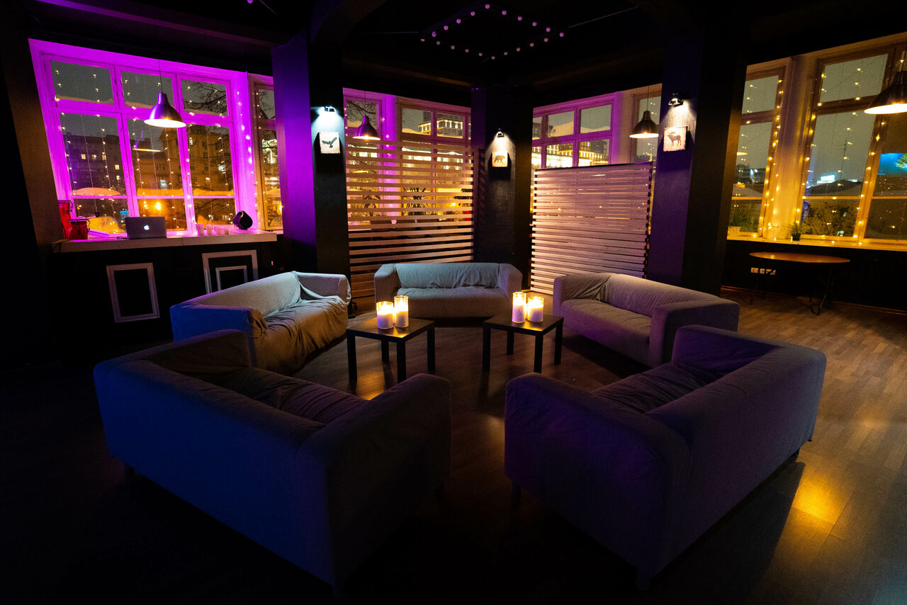 Арендовать Лофт с зеркальной стеной