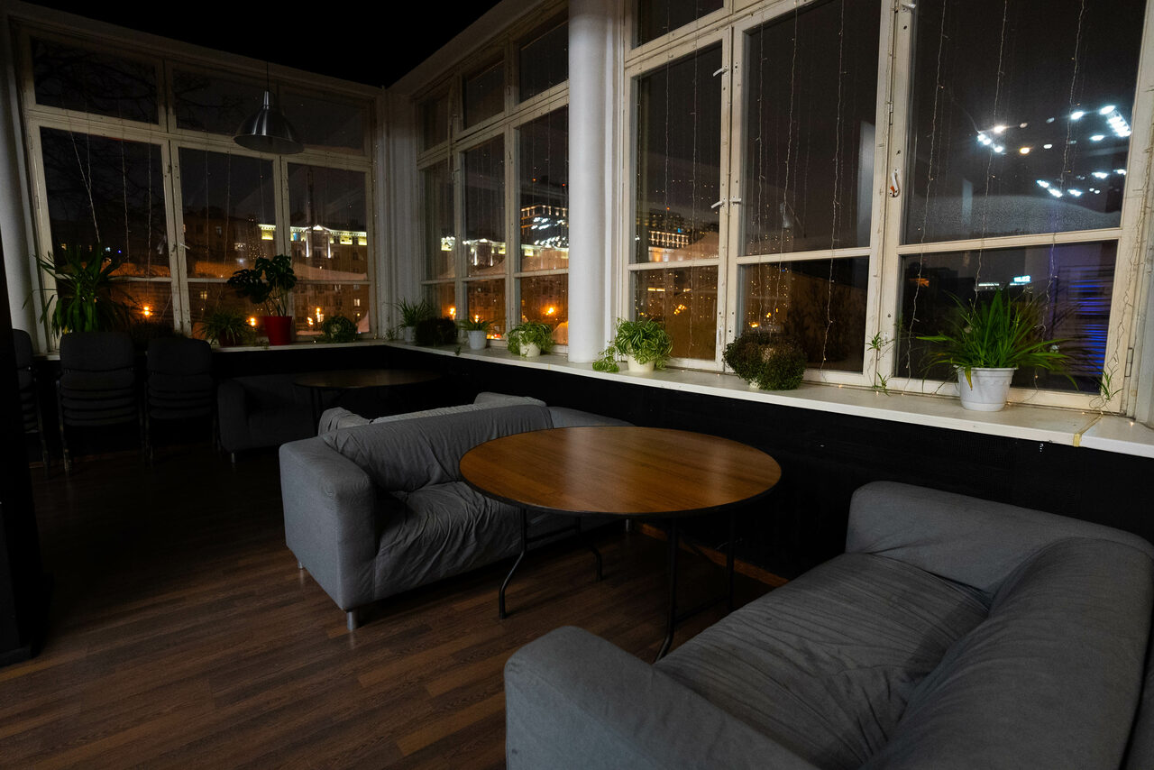 Арендовать Лофт с зеркальной стеной