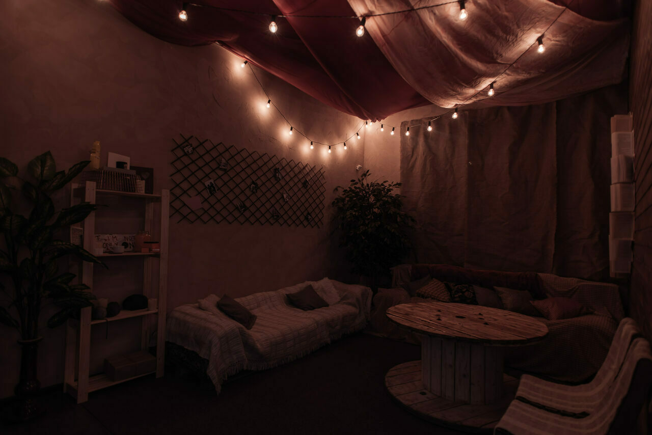 Арендовать Rii Lee Loft. Стилизованный лофт с качелями