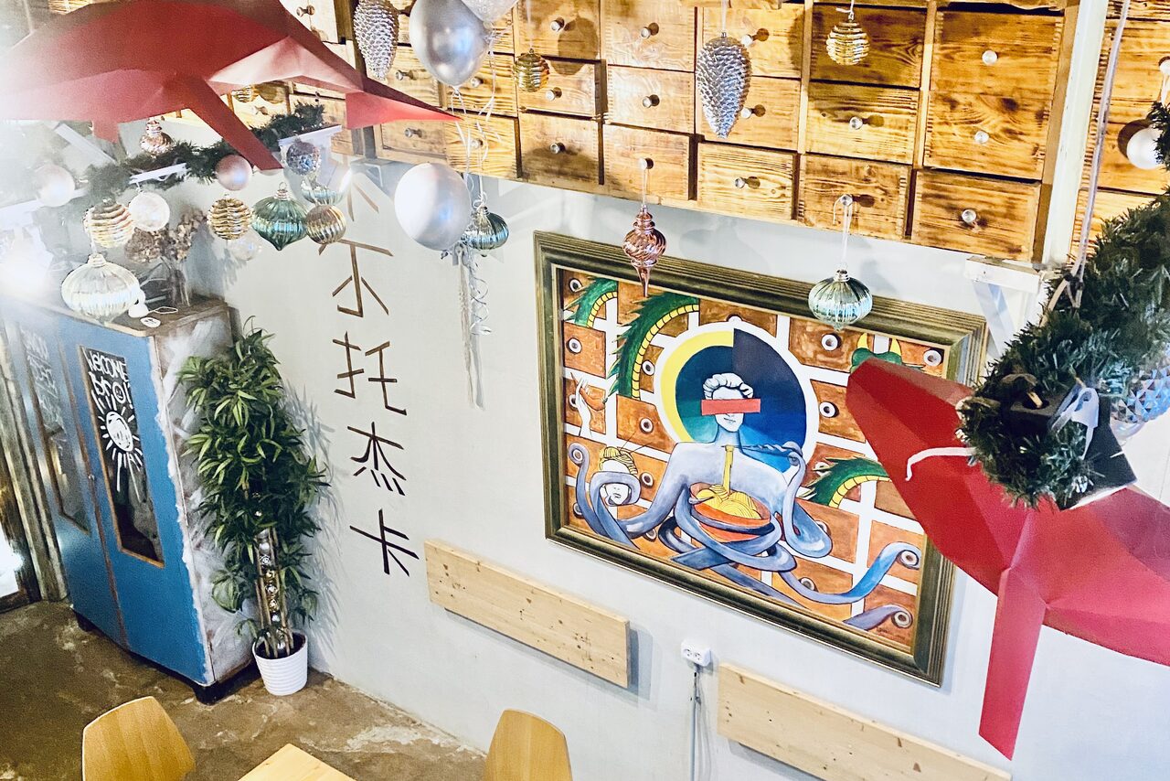 Арендовать Вавилов лофт. Двухэтажное арт-кафе под закрытие