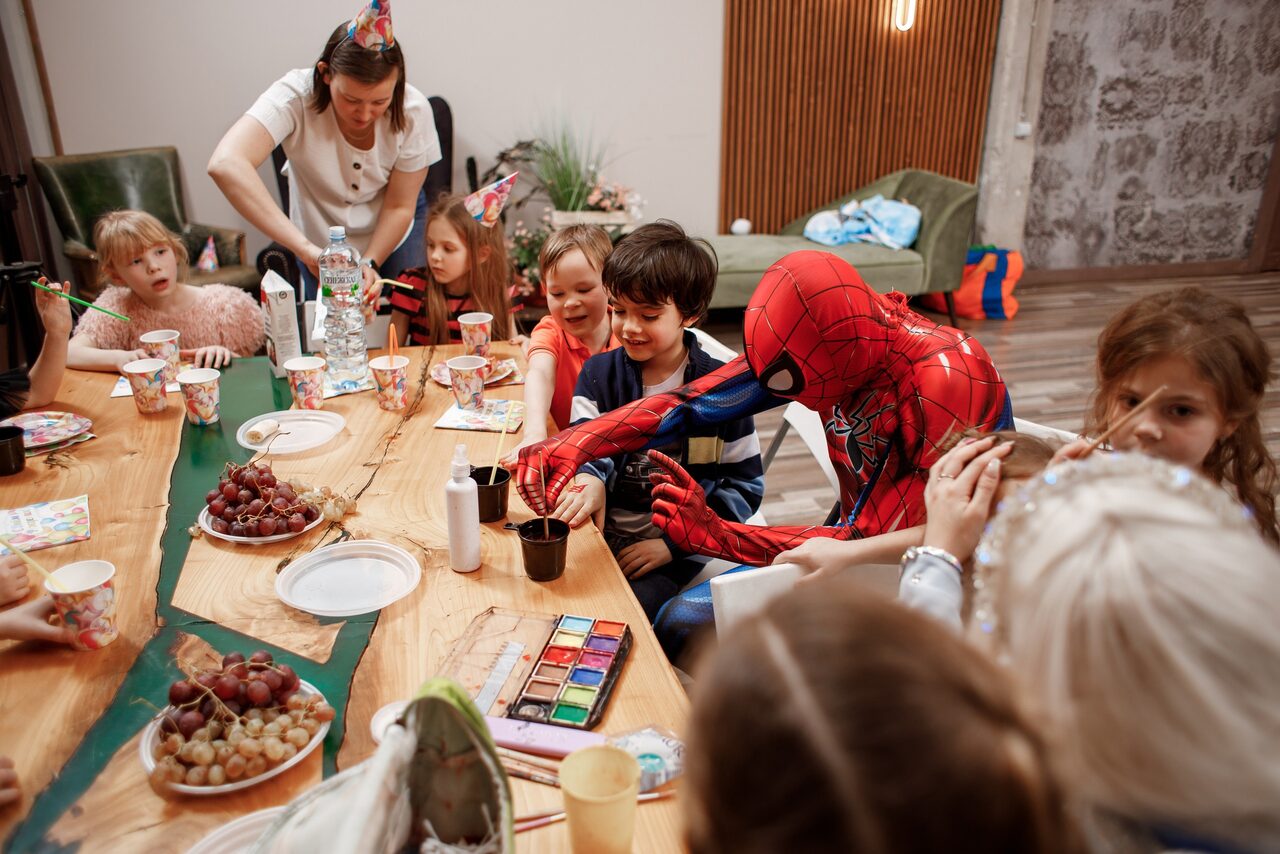 Арендовать Loft с винтажными окнами для детских дней рождений