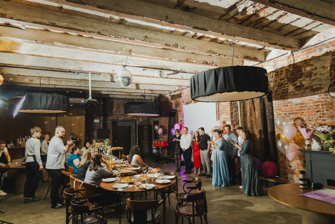 Арендовать БРУСНИЦЫН ЛОФТ. Большой лофт на берегу залива