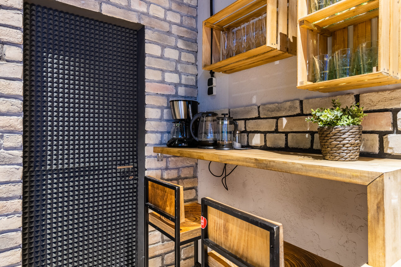 Арендовать VR Home Уютный лаундж-зал с караоке 