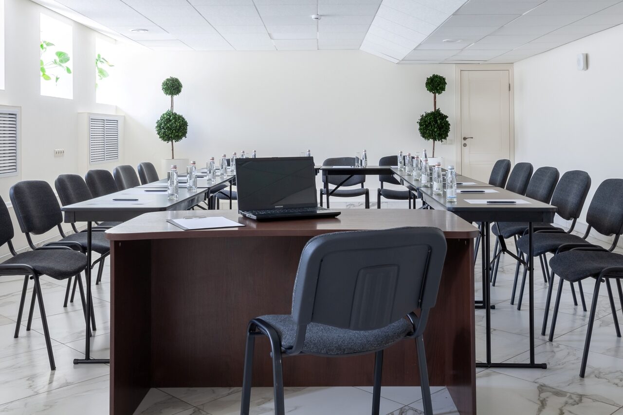 Арендовать Просторный конференц-зал