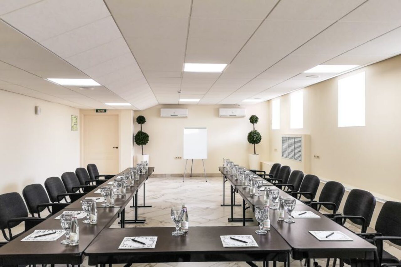 Арендовать Просторный конференц-зал