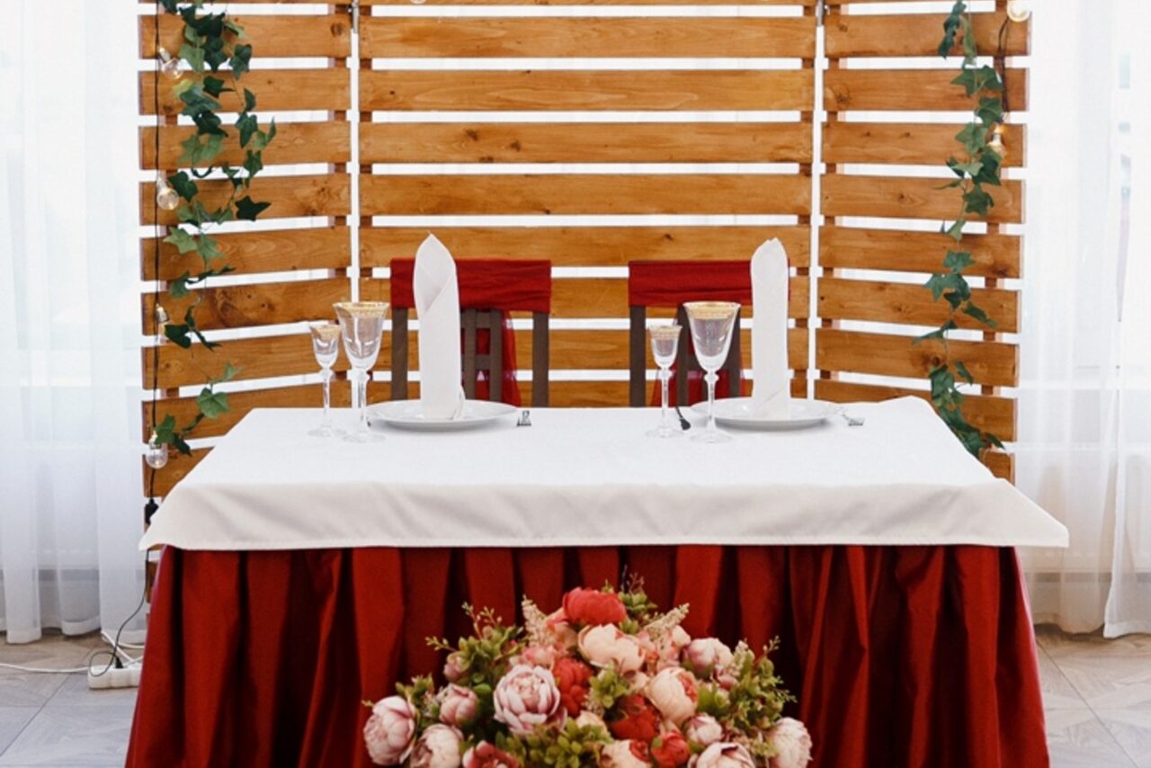 Арендовать ГОСТИНАЯ Банкетный зал