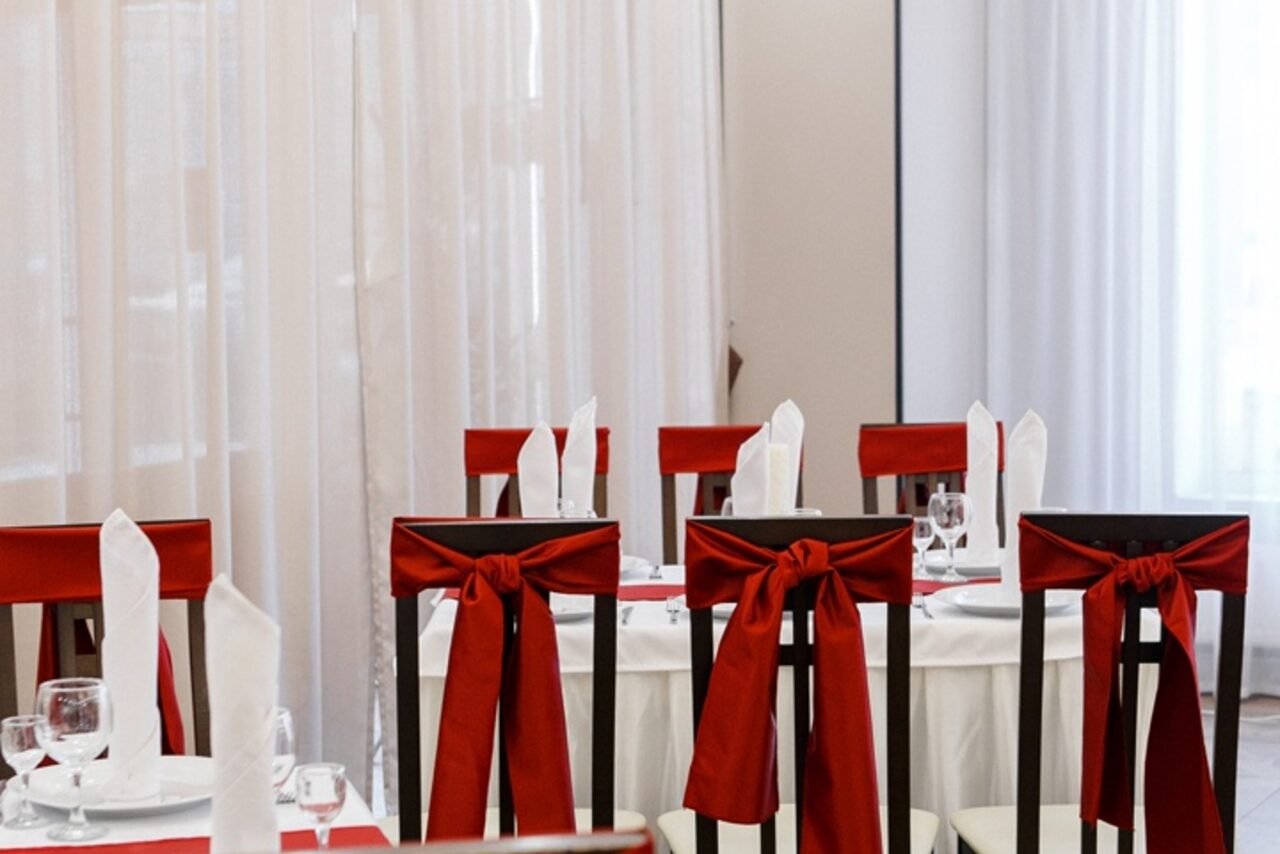 Арендовать ГОСТИНАЯ Банкетный зал