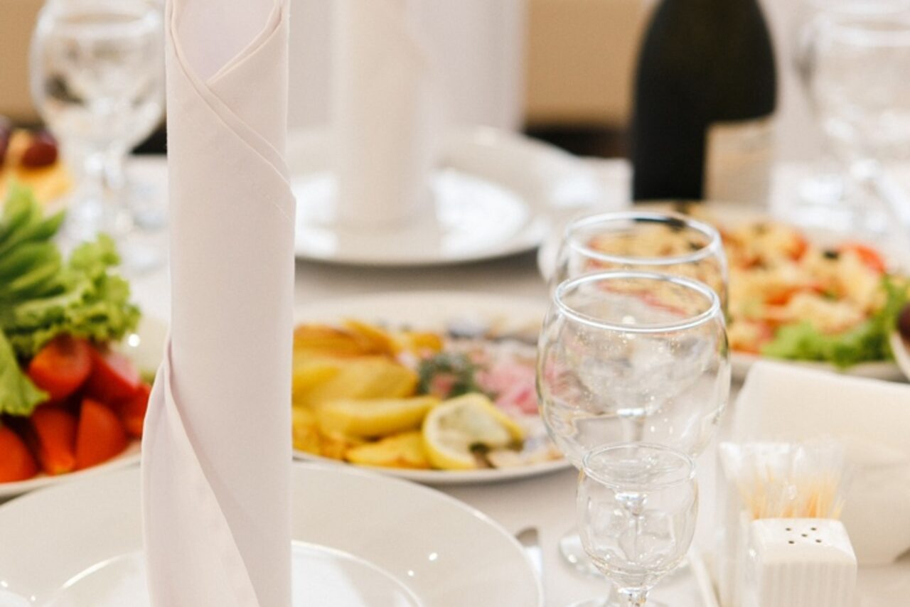 Арендовать ГОСТИНАЯ Банкетный зал