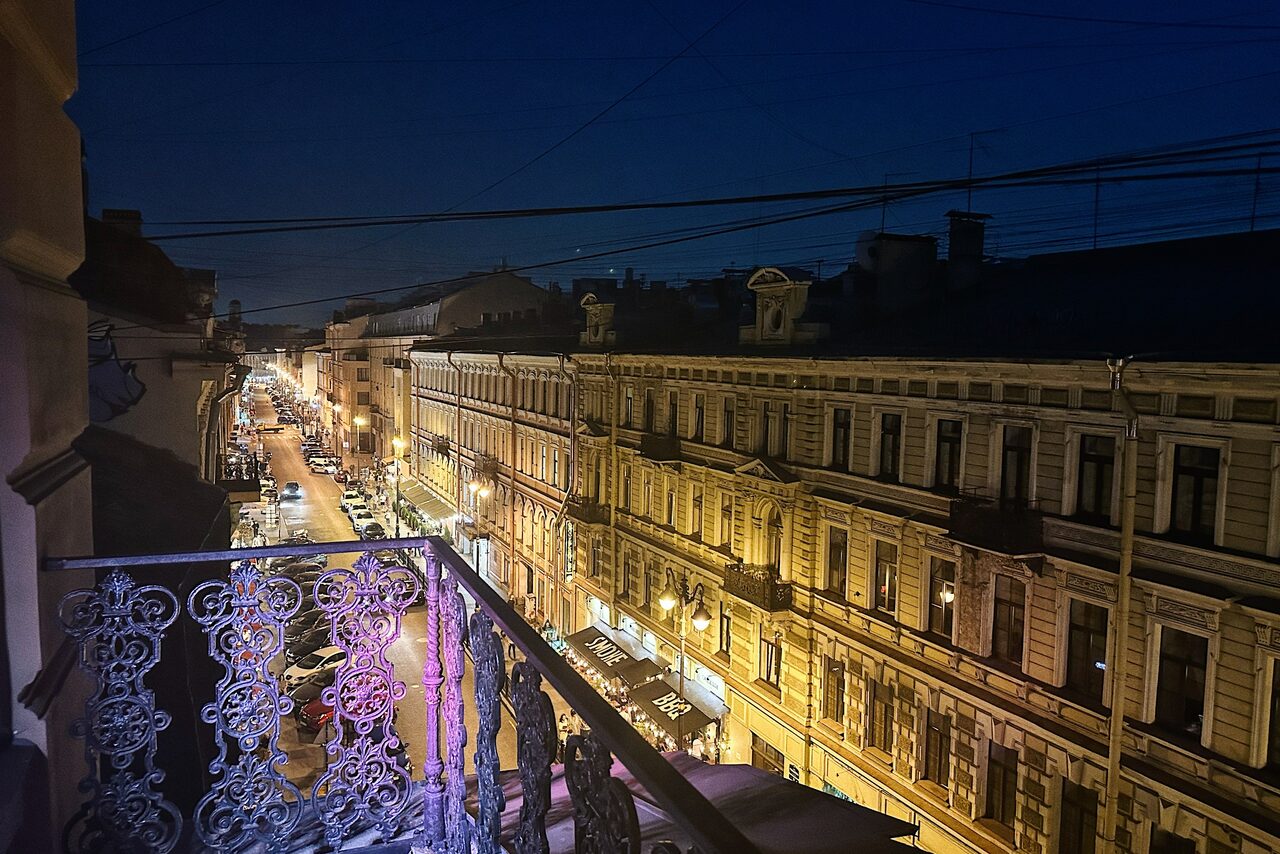 Арендовать Rubin. Зал Disco Party с диско-шаром