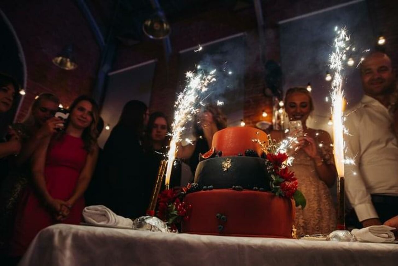 Арендовать Розенштейн. Уютный зал в стиле лофт 120 кв.м