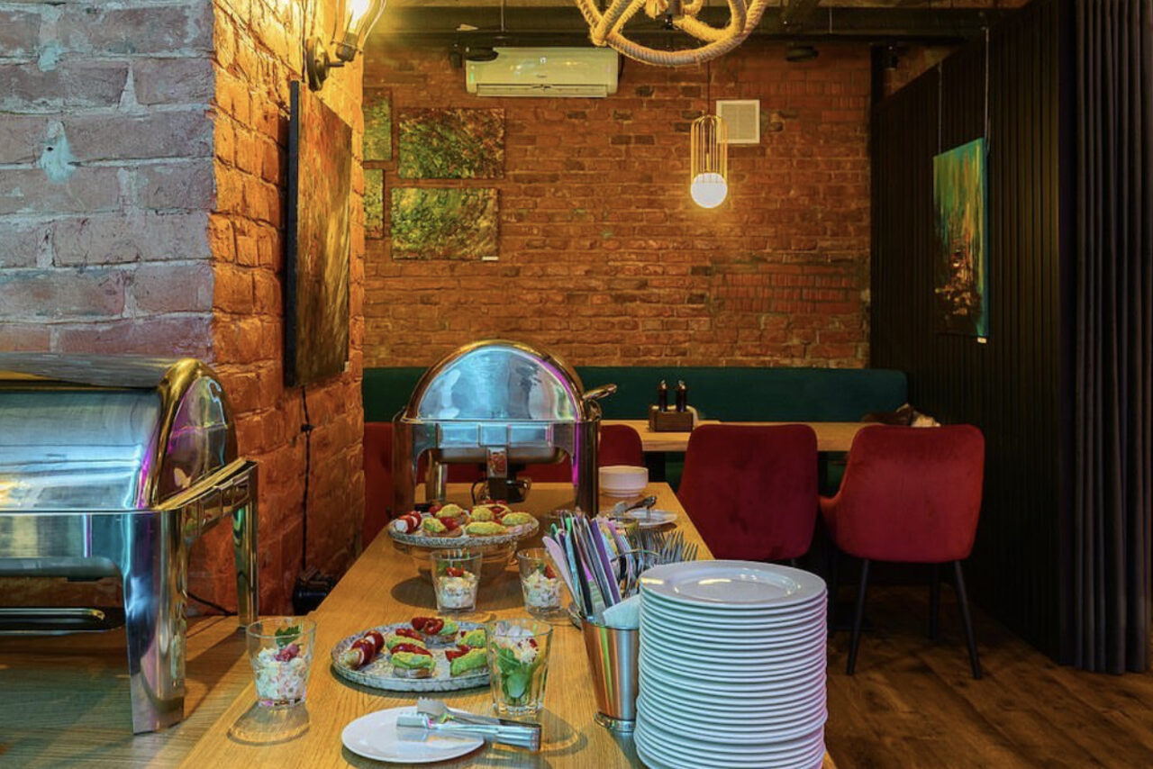 Арендовать Розенштейн. Уютный зал в стиле лофт 120 кв.м