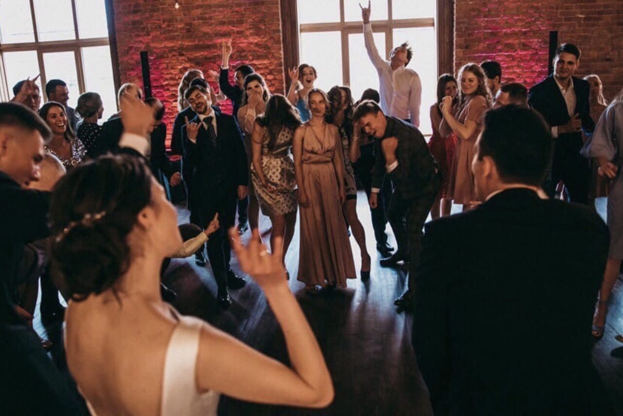 Арендовать Розенштейн. Уютный зал в стиле лофт 120 кв.м