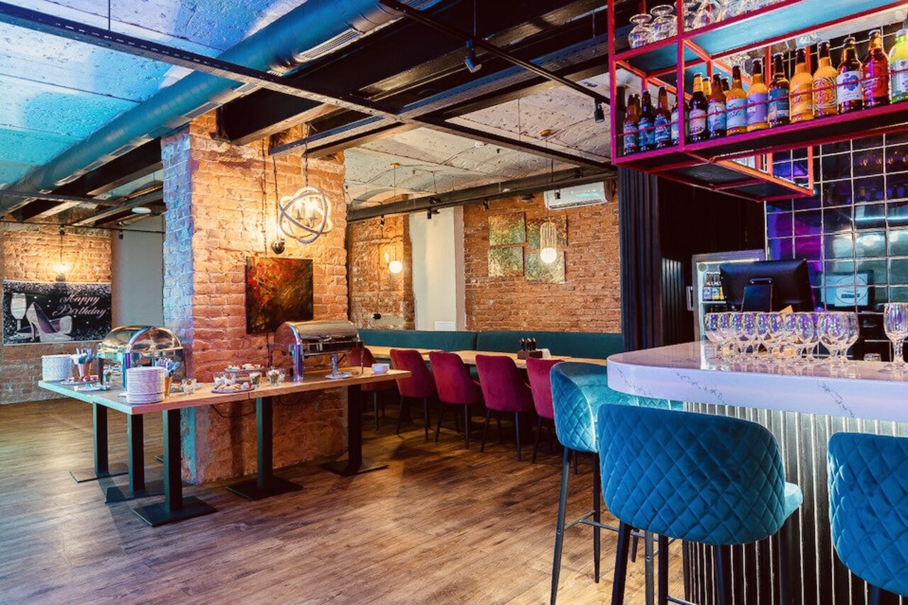 Арендовать Розенштейн. Уютный зал в стиле лофт 120 кв.м