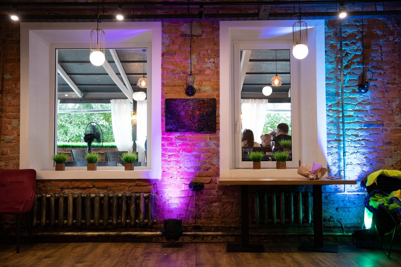 Арендовать Розенштейн. Уютный зал в стиле лофт 120 кв.м