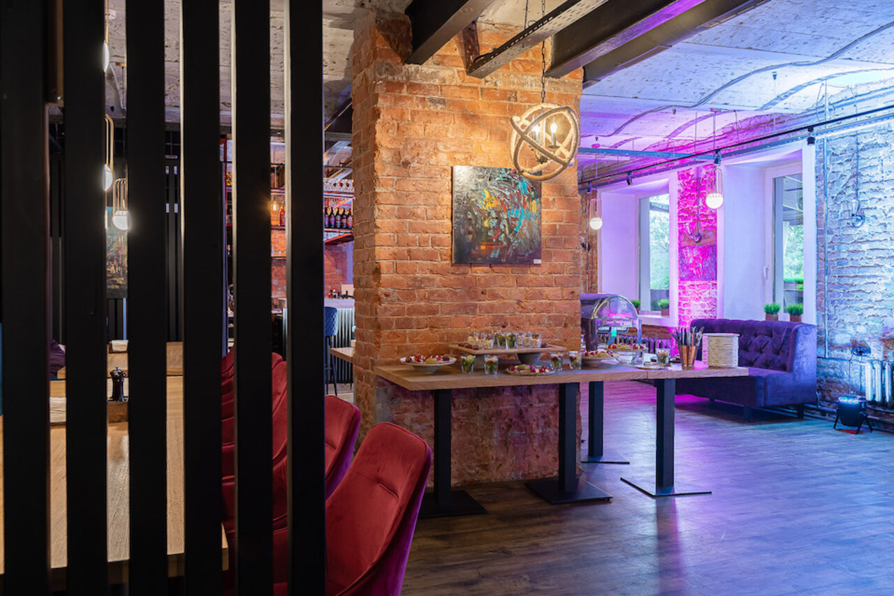 Арендовать Розенштейн. Уютный зал в стиле лофт 120 кв.м