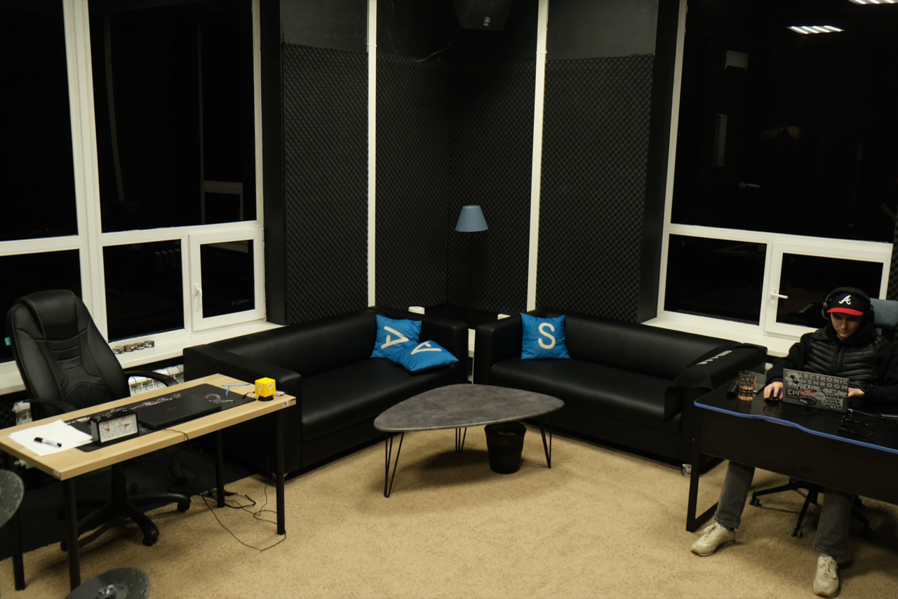 Арендовать Двухэтажное пространство с несколькими залами