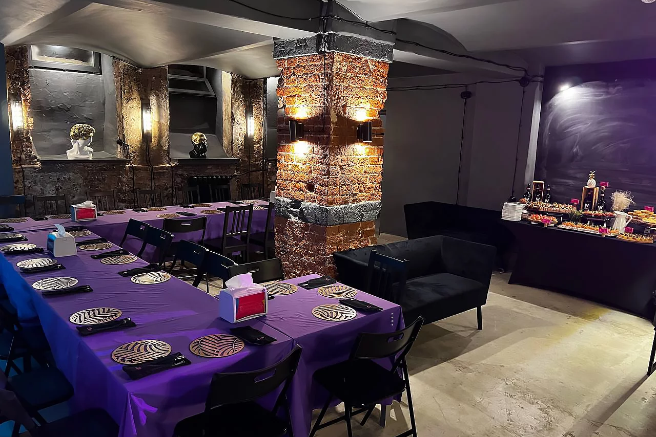 Арендовать Лофт-зал с грифельной стеной