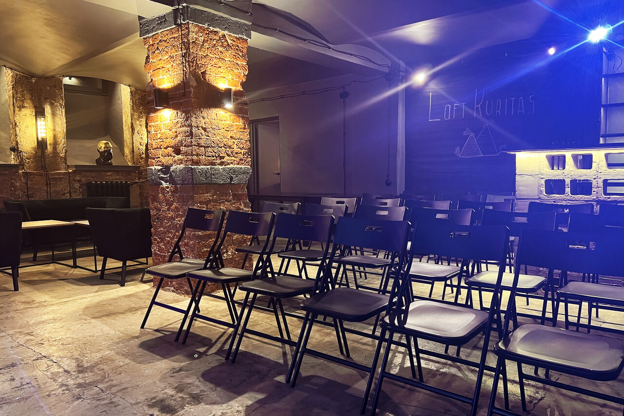 Арендовать Лофт-зал с грифельной стеной