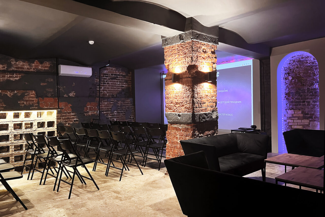 Арендовать Лофт-зал с грифельной стеной
