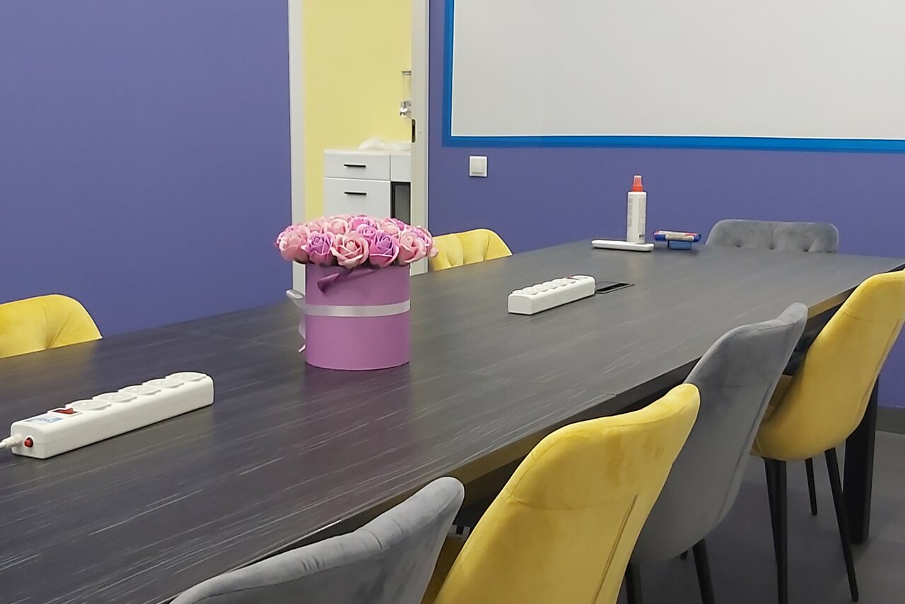 Арендовать Переговорная с маркерной доской