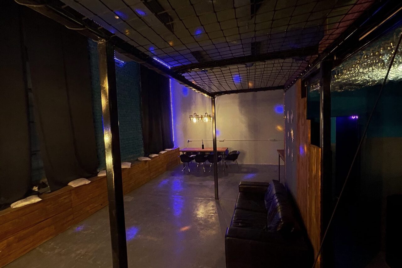 Арендовать Подъём. Просторный лофт с сеткой-гамаком