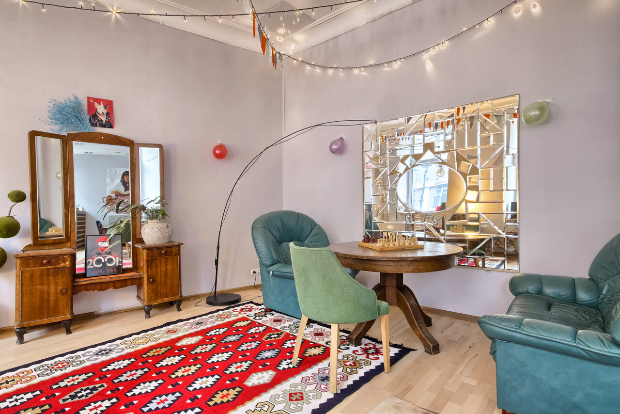 Арендовать Code 505. Яркое пространство