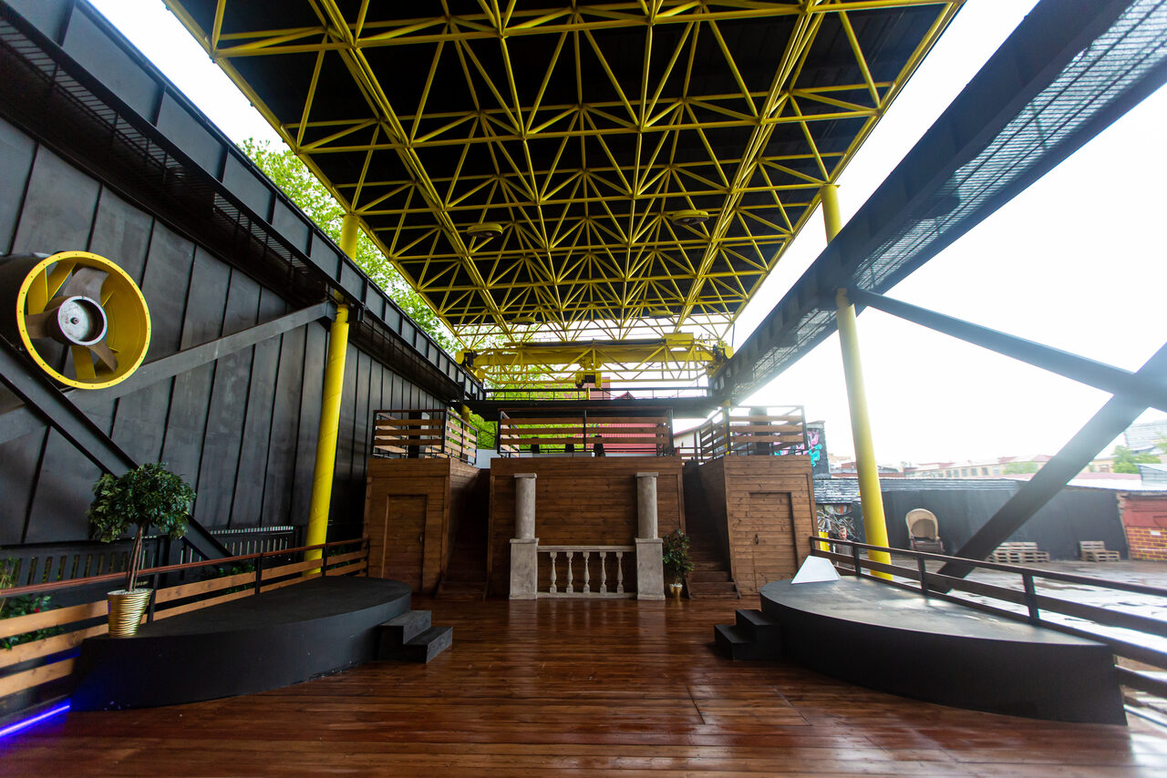 Арендовать Необычная веранда для летних мероприятий