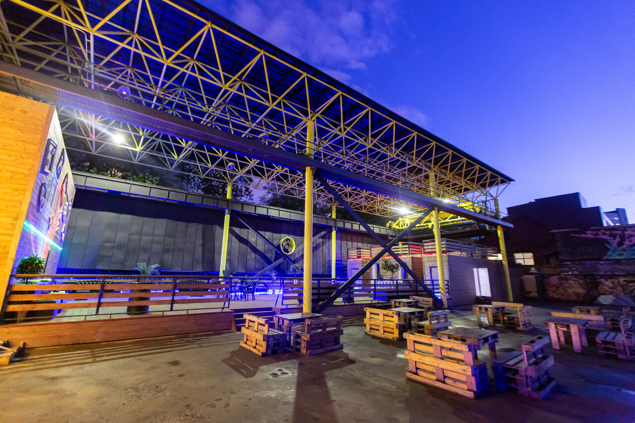 Арендовать Необычная веранда для летних мероприятий