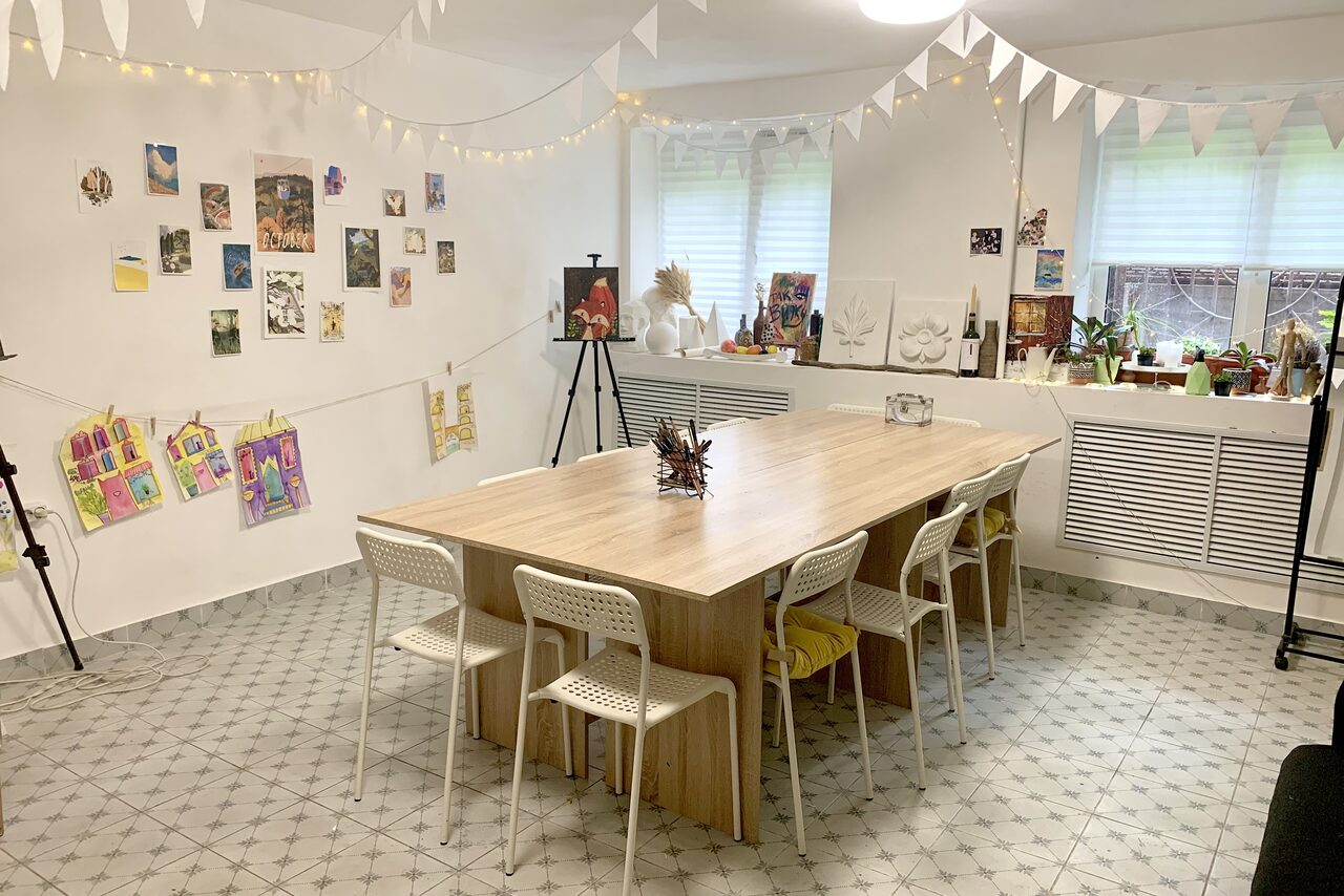 Арендовать Уютная студия для творческих встреч 