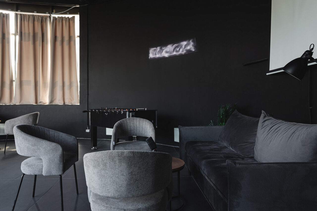 Арендовать Высота Лофт Панорамный лофт в строгих тонах