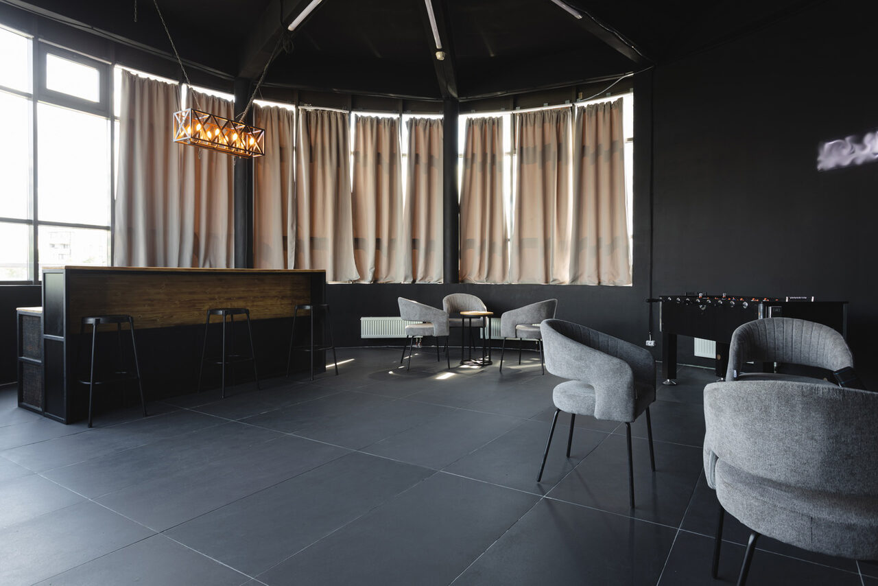 Арендовать Высота Лофт Панорамный лофт в строгих тонах