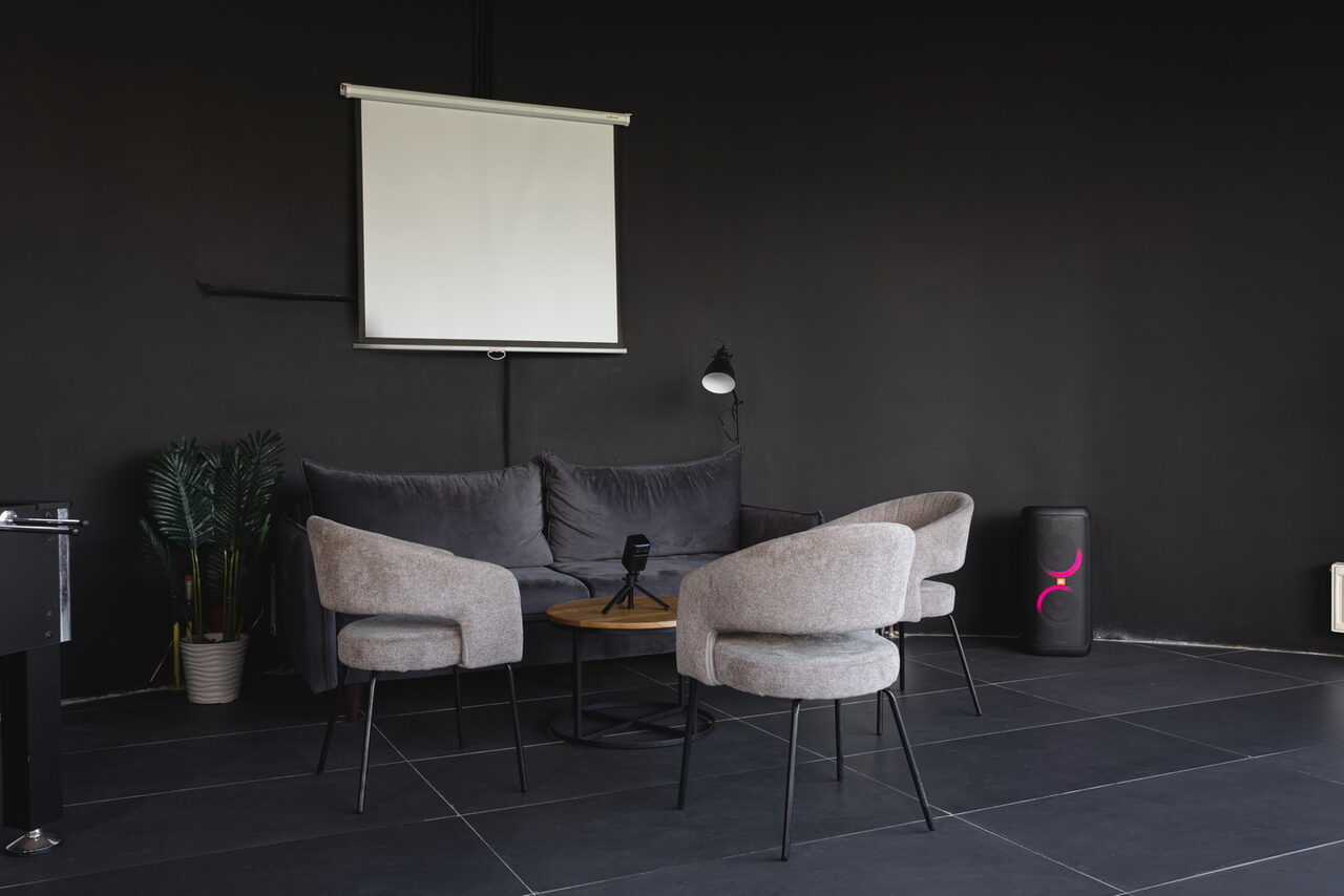 Арендовать Высота Лофт Панорамный лофт в строгих тонах